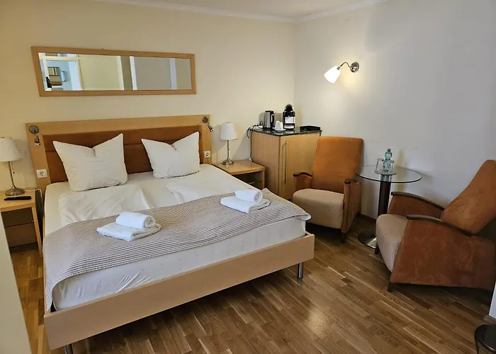 Rose Hotel *